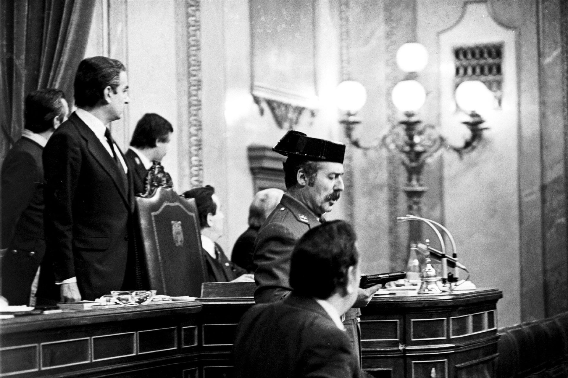 Tertulia: Papeles clasificados