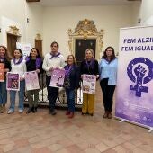 Alzira lanza su campaña para el 8M: "Diferentes edades, la misma lucha. El feminismo que une generaciones"