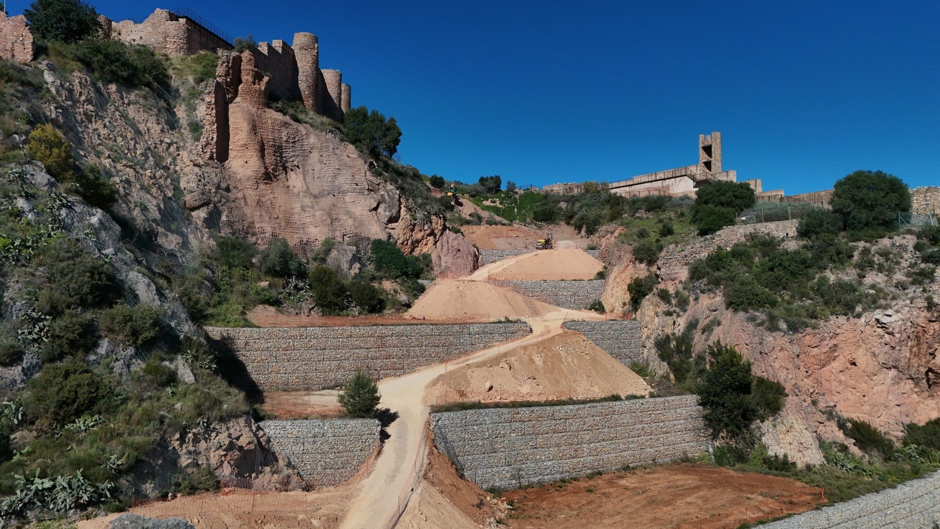 Onda inicia las obras del Central Park con el Jardín de las Mil y Una Noches en la ladera del Castillo Onda inicia las obras del Central Park con el Jardín de las Mil y Una Noches en la ladera del Castillo