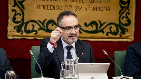 El alcalde de Móstoles, Manuel Bautista, durante el pleno extraordinario en el Ayuntamiento de Móstoles. El alcalde de Móstoles, Manuel Bautista, durante el pleno extraordinario en el Ayuntamiento de Móstoles.