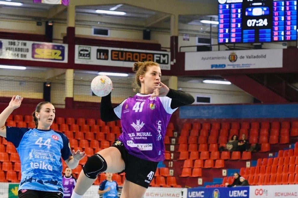 El Atticgo CBM Elche ficha a la pivote Savina Bergara para la próxima temporada El Atticgo CBM Elche ficha a la pivote Savina Bergara para la próxima temporada