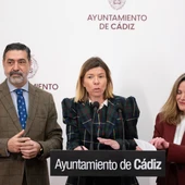 Instantes de la rueda de prensa en el Ayuntamiento de Cádiz con José Manuel Verdulla y Maite González Instantes de la rueda de prensa en el Ayuntamiento de Cádiz con José Manuel Verdulla y Maite González