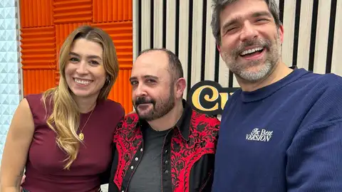 Carlos Areces con Eva Soriano y Nacho García en 'Cuerpos especiales' Carlos Areces con Eva Soriano y Nacho García en 'Cuerpos especiales'