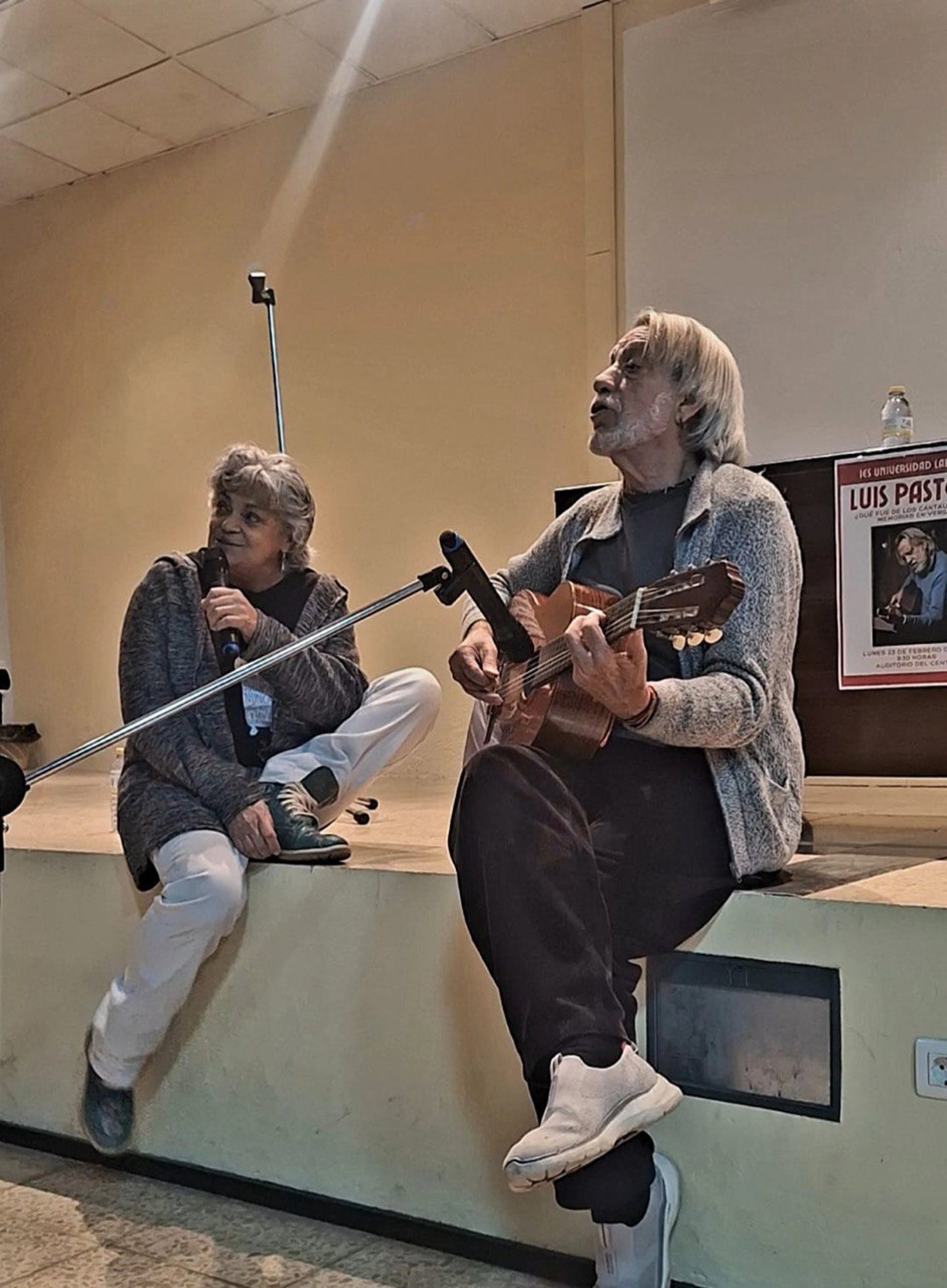 El cantautor Luis Pastor ofrece talleres en centros educativos como herramienta de educación y memoria democrática El cantautor Luis Pastor ofrece talleres en centros educativos como herramienta de educación y memoria democrática