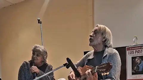 El cantautor Luis Pastor ofrece talleres en centros educativos como herramienta de educación y memoria democrática El cantautor Luis Pastor ofrece talleres en centros educativos como herramienta de educación y memoria democrática