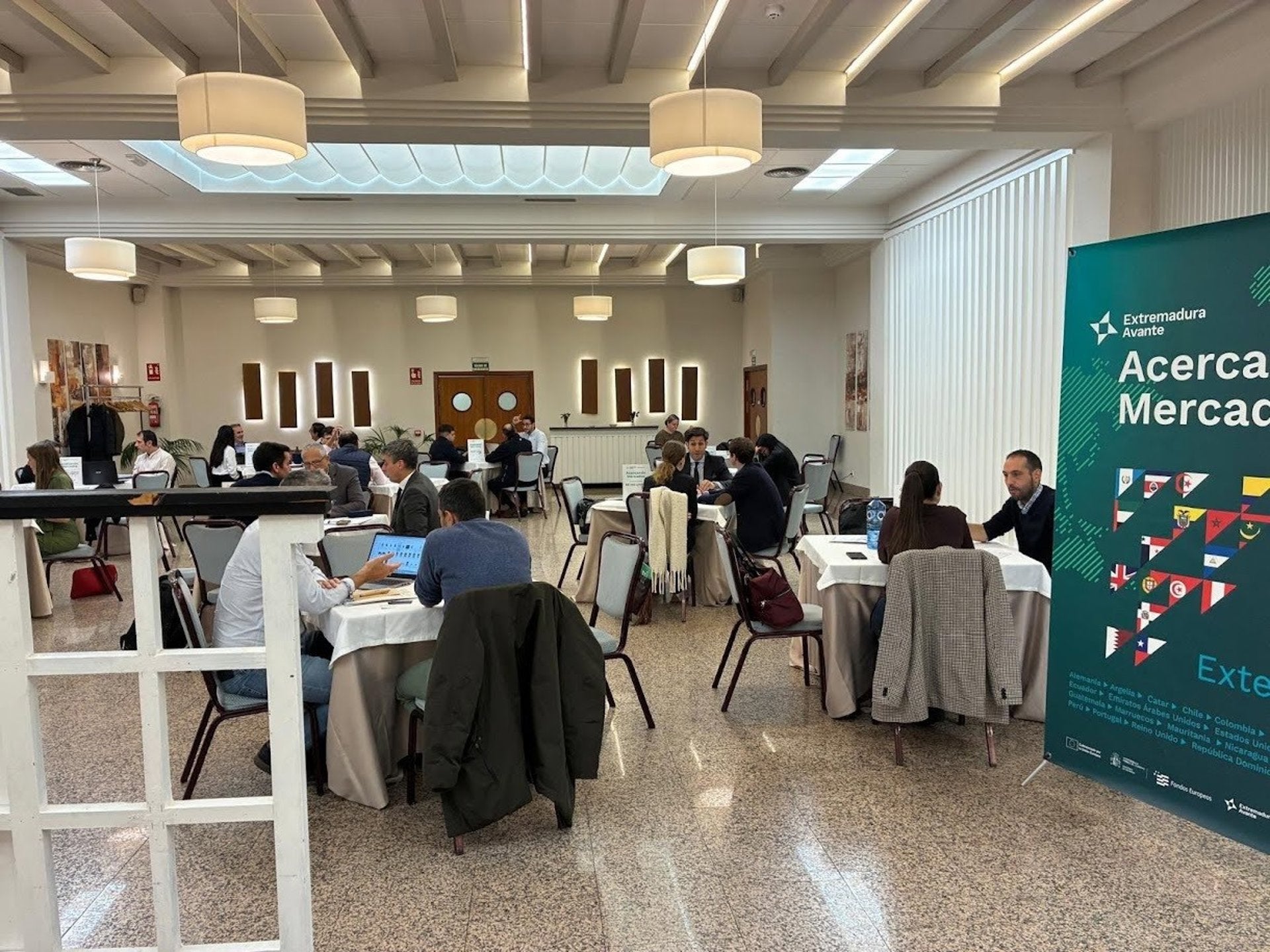 La Junta acompaña a las empresas con cerca de 200 reuniones y la participación de 40 empresas en 'Acercando Mercados' La Junta acompaña a las empresas con cerca de 200 reuniones y la participación de 40 empresas en 'Acercando Mercados'