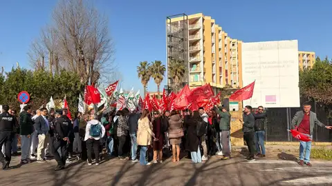 Sindicatos reclaman medidas ante las deficiencias detectadas tras el incendio en la Residencia La Granadilla de Badajoz Sindicatos reclaman medidas ante las deficiencias detectadas tras el incendio en la Residencia La Granadilla de Badajoz