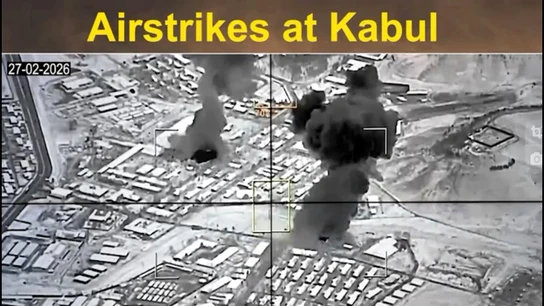El humo se eleva en Kabul (Afganistán) después del anuncio de "guerra abierta" por parte de Pakistán El humo se eleva en Kabul (Afganistán) después del anuncio de "guerra abierta" por parte de Pakistán