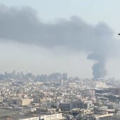 Una gran columna de humo en Teherán tras los ataques