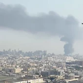 Una gran columna de humo en Teherán tras los ataques Una gran columna de humo en Teherán tras los ataques