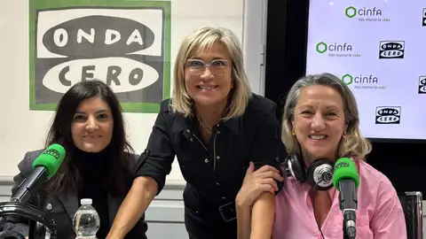 La psicóloga Rebeca Cáceres, con Julia Otero La psicóloga Rebeca Cáceres, con Julia Otero