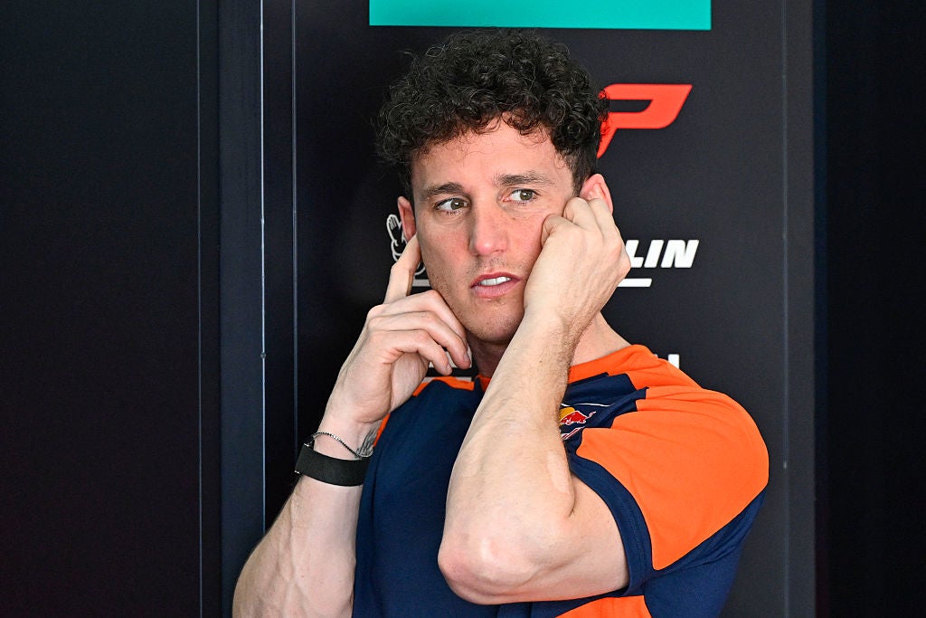 Pol Espargaró: "Si hay alguien que puede jugarle el título a Márquez podría estar en Aprilia" Pol Espargaró: "Si hay alguien que puede jugarle el título a Márquez podría estar en Aprilia"