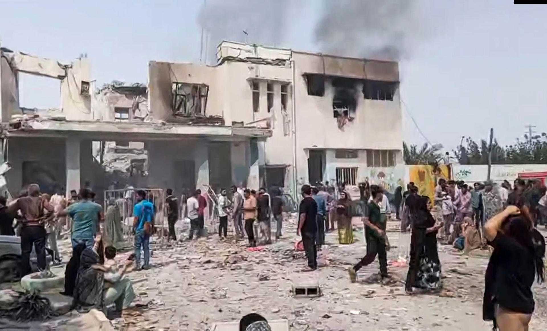 Ya son 148 las víctimas mortales en la escuela de niñas bombardeada en Irán Ya son 148 las víctimas mortales en la escuela de niñas bombardeada en Irán