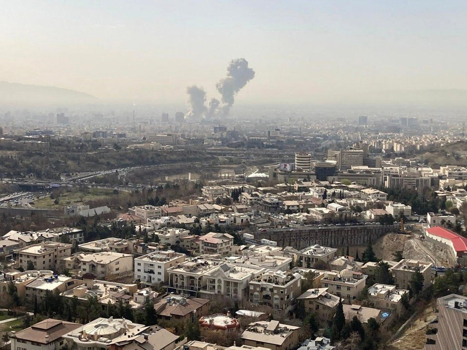 Imagen de una columna de humo en Teherán (Irán) tras el ataque de Israel y EEUU Imagen de una columna de humo en Teherán (Irán) tras el ataque de Israel y EEUU