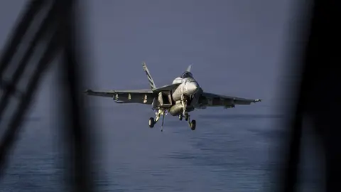 Última hora de la guerra en Irán, en directo: más bombardeos, el cierre de Ormuz y amenazas de Estados Unidos Última hora de la guerra en Irán, en directo: más bombardeos, el cierre de Ormuz y amenazas de Estados Unidos