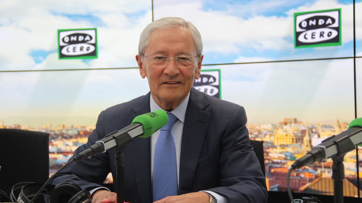 Emoción, voces que se quiebran, anécdotas...Luis del Olmo, la reina Letizia y muchos oyentes despiden al maestro de periodistas, Fernando Ónega, en Onda Cero Emoción, voces que se quiebran, anécdotas...Luis del Olmo, la reina Letizia y muchos oyentes despiden al maestro de periodistas, Fernando Ónega, en Onda Cero