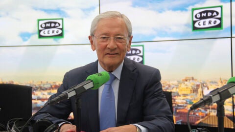 Fernando &Oacute;nega en una foto en el estudio de Onda Cero