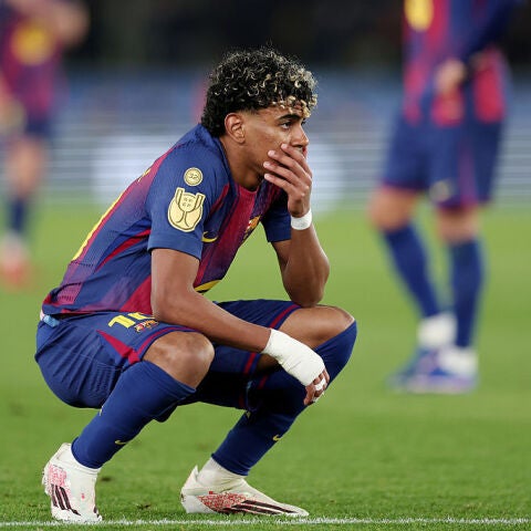 Lamine Yamal se lamenta tras la eliminación del Barça en la Copa del Rey