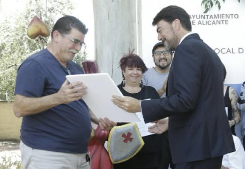 El polideportivo de Colonia Requena llevará el nombre del dirigente vecinal Antonio Colomina El polideportivo de Colonia Requena llevará el nombre del dirigente vecinal Antonio Colomina