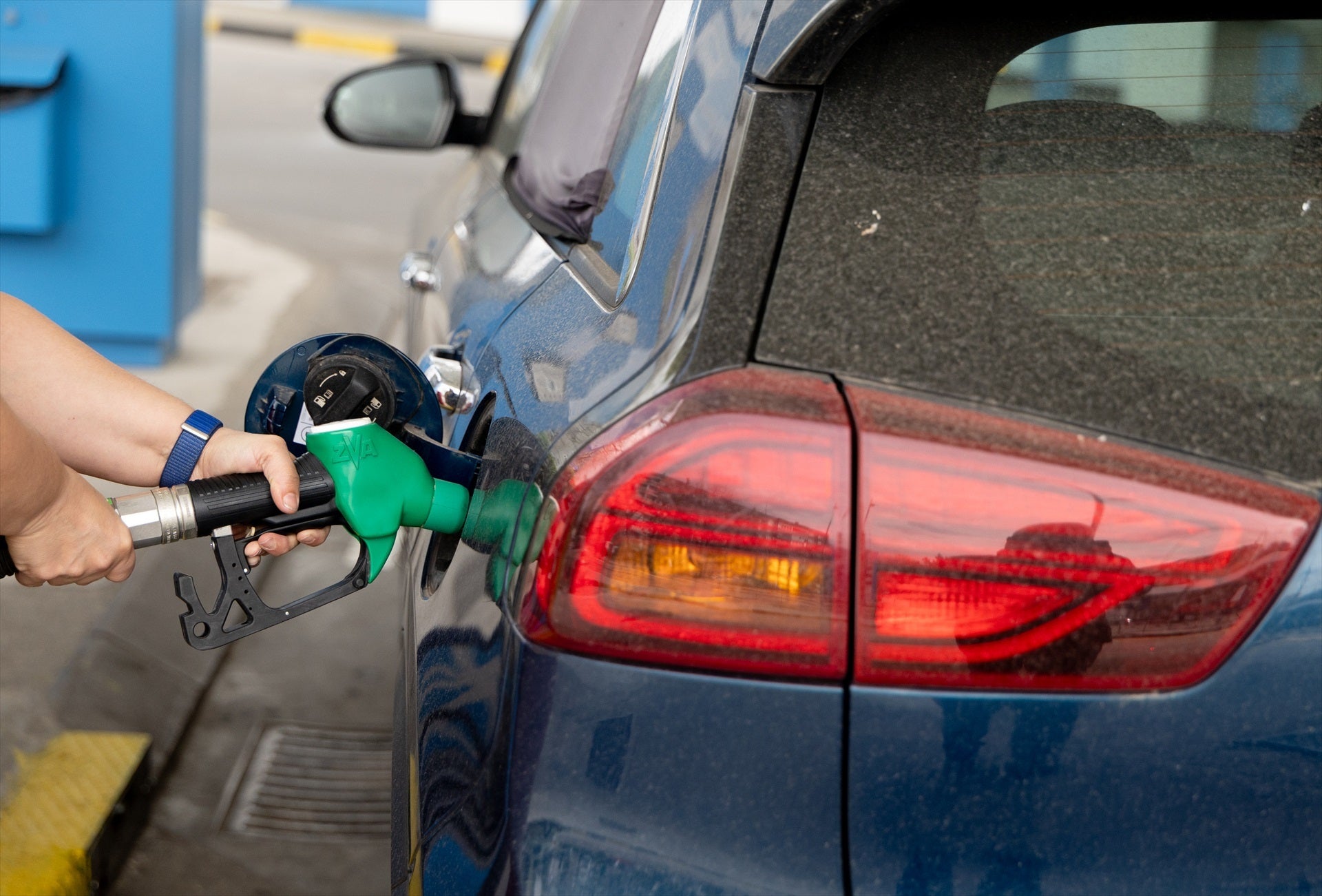 Así podría afectar al precio de la gasolina la guerra en Irán: "Tocará ir andando" Así podría afectar al precio de la gasolina la guerra en Irán: "Tocará ir andando"