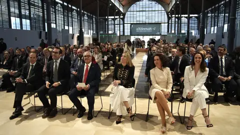 La UEx reconoce como 'Alumni Honoríficos' la trayectoria de exalumnos destacados como Carlos Cuerpo o María Guardiola La UEx reconoce como 'Alumni Honoríficos' la trayectoria de exalumnos destacados como Carlos Cuerpo o María Guardiola