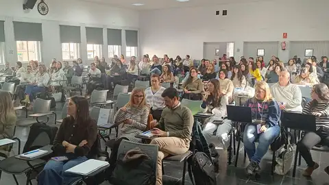 Cerca de 130 centros educativos extremeños participan en una jornada formativa sobre entornos escolares más accesibles Cerca de 130 centros educativos extremeños participan en una jornada formativa sobre entornos escolares más accesibles