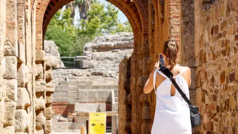 Mérida se ofrece como "enclave ideal" para las aficiones que acudan a la final de la Copa del Rey en Sevilla Mérida se ofrece como "enclave ideal" para las aficiones que acudan a la final de la Copa del Rey en Sevilla