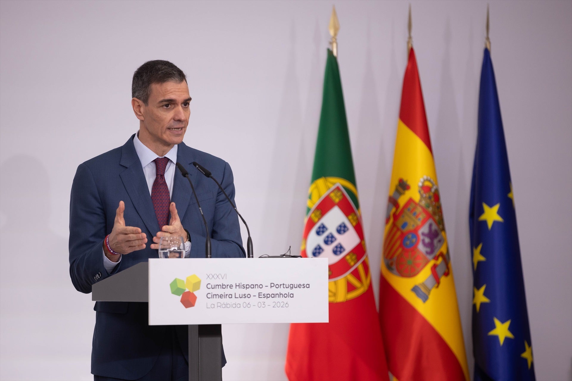 Sánchez desvincula al Gobierno de lo "que pueda suceder en los bolsillos" de los españoles por la guerra de Irán Sánchez desvincula al Gobierno de lo "que pueda suceder en los bolsillos" de los españoles por la guerra de Irán