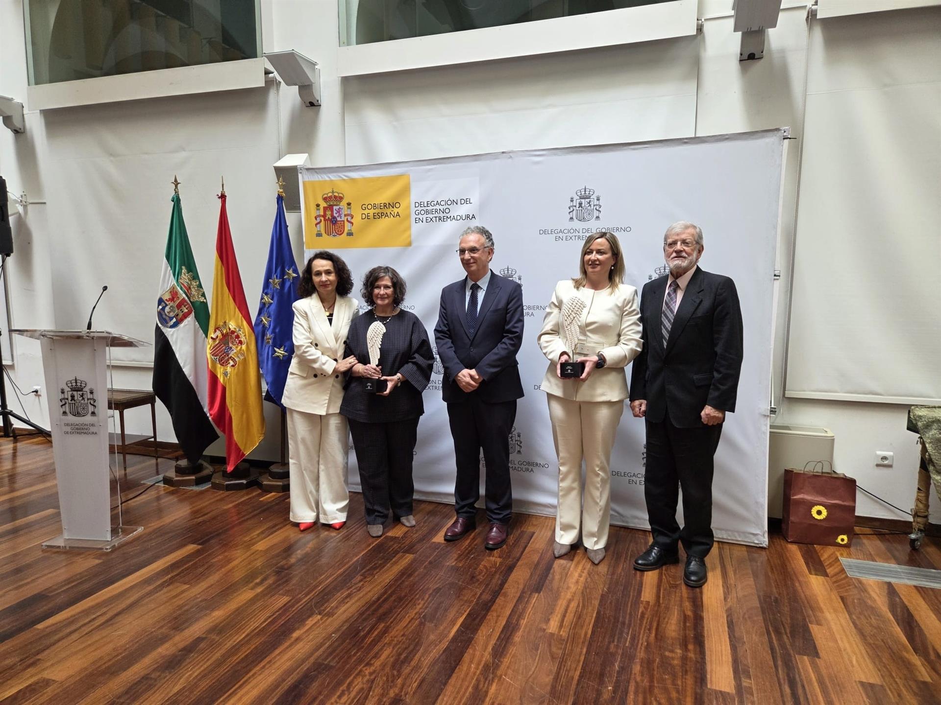 La Delegación del Gobierno reconoce el compromiso por la igualdad de Blanca Martín y de Magdalena Moriche La Delegación del Gobierno reconoce el compromiso por la igualdad de Blanca Martín y de Magdalena Moriche