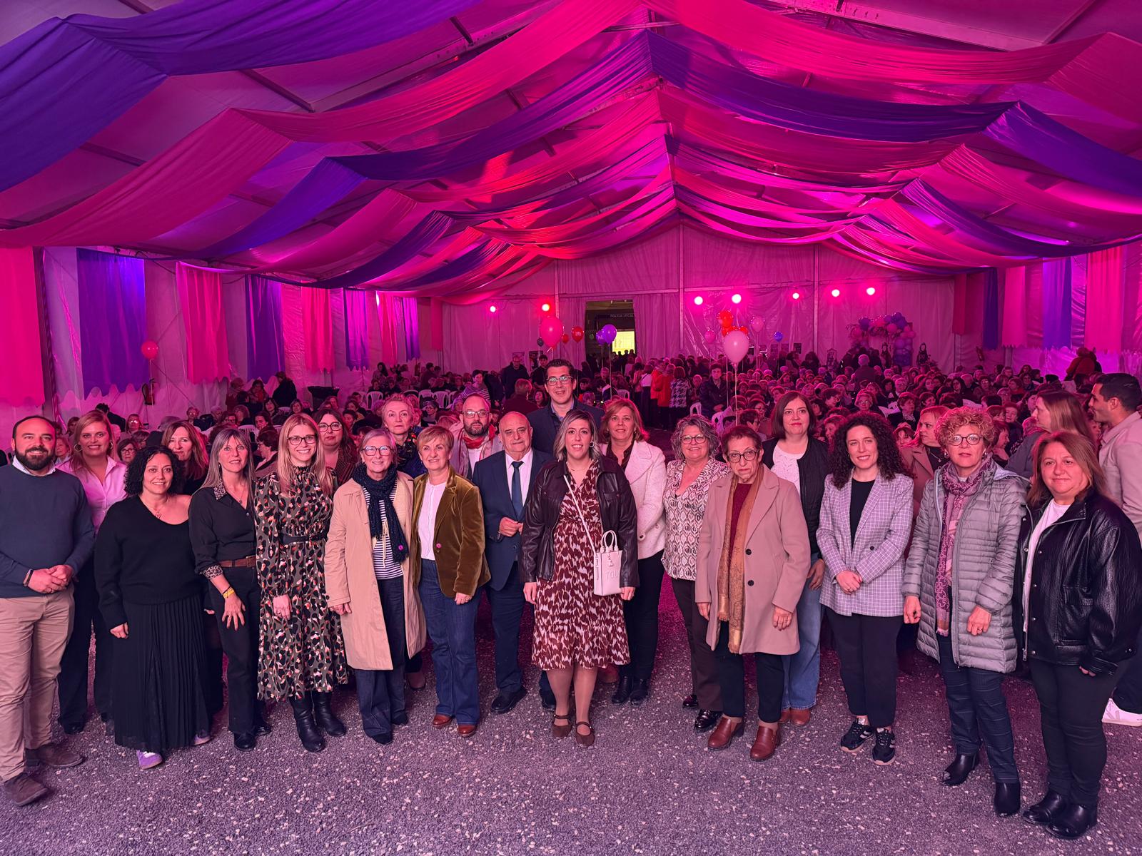 Más de 600 mujeres de la Marina Baixa se reunieron para conmemorar el Día Internacional de la Mujer Más de 600 mujeres de la Marina Baixa se reunieron para conmemorar el Día Internacional de la Mujer