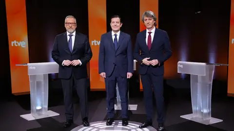 El candidato de Vox a la Presidencia de la Junta de Castilla y León, Carlos Pollán; El candidato del PP, Alfonso Fernández Mañueco y el candidato del PSOE, Carlos Martínez. Así están las encuestas de Castilla y León a una semana de las elecciones: PP y Vox suben y el PSOE se estanca