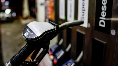 Imagen de Archivo de una gasolinera Por qué está más caro el diésel que la gasolina: así han subido los precios en una semana