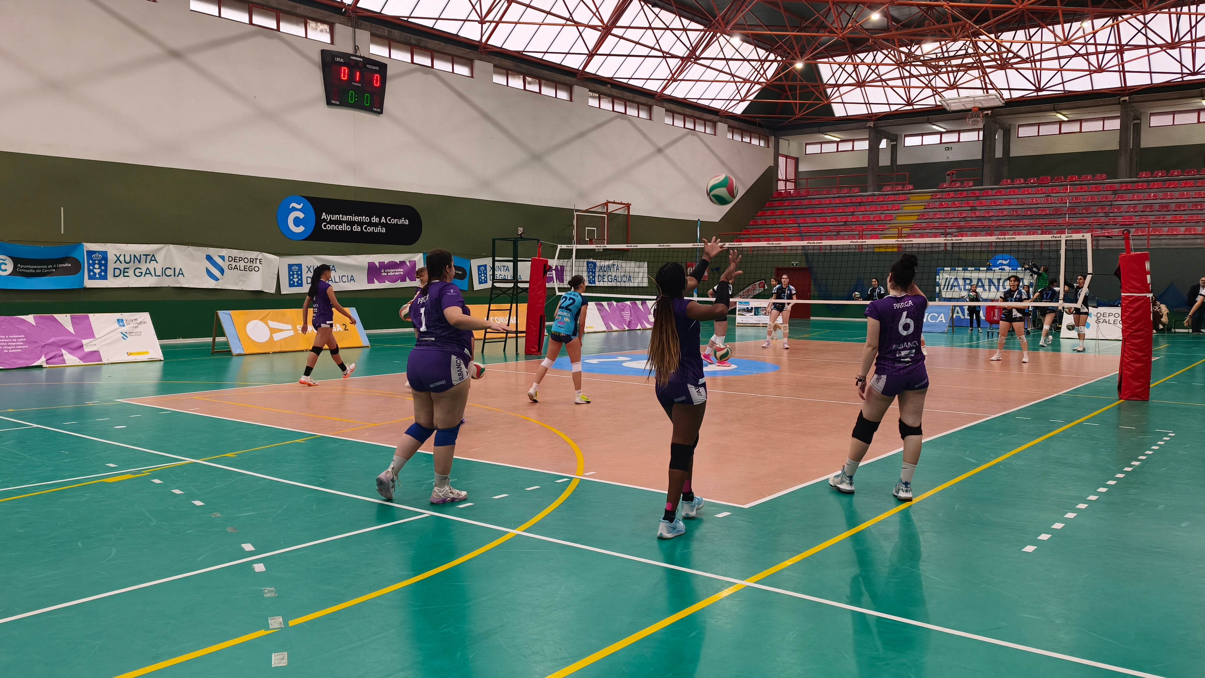 El Aceites Abril Voleyourense suma un punto en el derbi gallego El Aceites Abril Voleyourense suma un punto en el derbi gallego