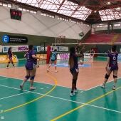 El Aceites Abril Voleyourense suma un punto en el derbi gallego