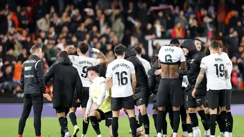 El Valencia frustra el debut de Quique con una remontada agónica El Valencia frustra el debut de Quique con una remontada agónica