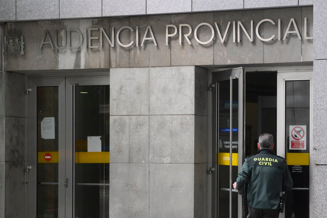Fachada de la Audiencia de Oviedo donde se juzga a partir de este martes, al matrimonio que mantuvo encerrados a sus tres hijos durante casi cuatro años en su vivienda familiar Fachada de la Audiencia de Oviedo donde se juzga a partir de este martes, al matrimonio que mantuvo encerrados a sus tres hijos durante casi cuatro años en su vivienda familiar