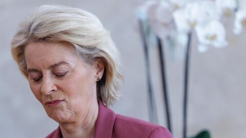 La presidenta de la Comisi&oacute;n Europea, Ursula von der Leyen, llega a la reuni&oacute;n semanal del Colegio de la Comisi&oacute;n de la UE en Bruselas, B&eacute;lgica, 4 de marzo de 2026.