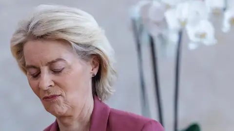 La presidenta de la Comisión Europea, Ursula von der Leyen, llega a la reunión semanal del Colegio de la Comisión de la UE en Bruselas, Bélgica, 4 de marzo de 2026. La presidenta de la Comisión Europea, Ursula von der Leyen, llega a la reunión semanal del Colegio de la Comisión de la UE en Bruselas, Bélgica, 4 de marzo de 2026.
