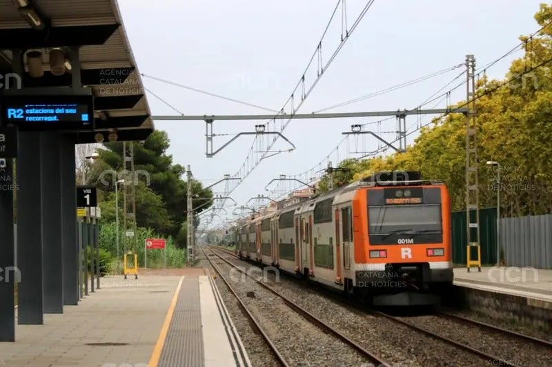 Dubtes entre els usuaries de Rodalies per l'inici d'obres del Túnel del Garraf el 16 de març Dubtes entre els usuaries de Rodalies per l'inici d'obres del Túnel del Garraf el 16 de març