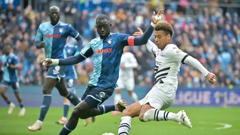 Sangante, a la izquierda, en un partido de la liga francesa Sangante, a la izquierda, en un partido de la liga francesa