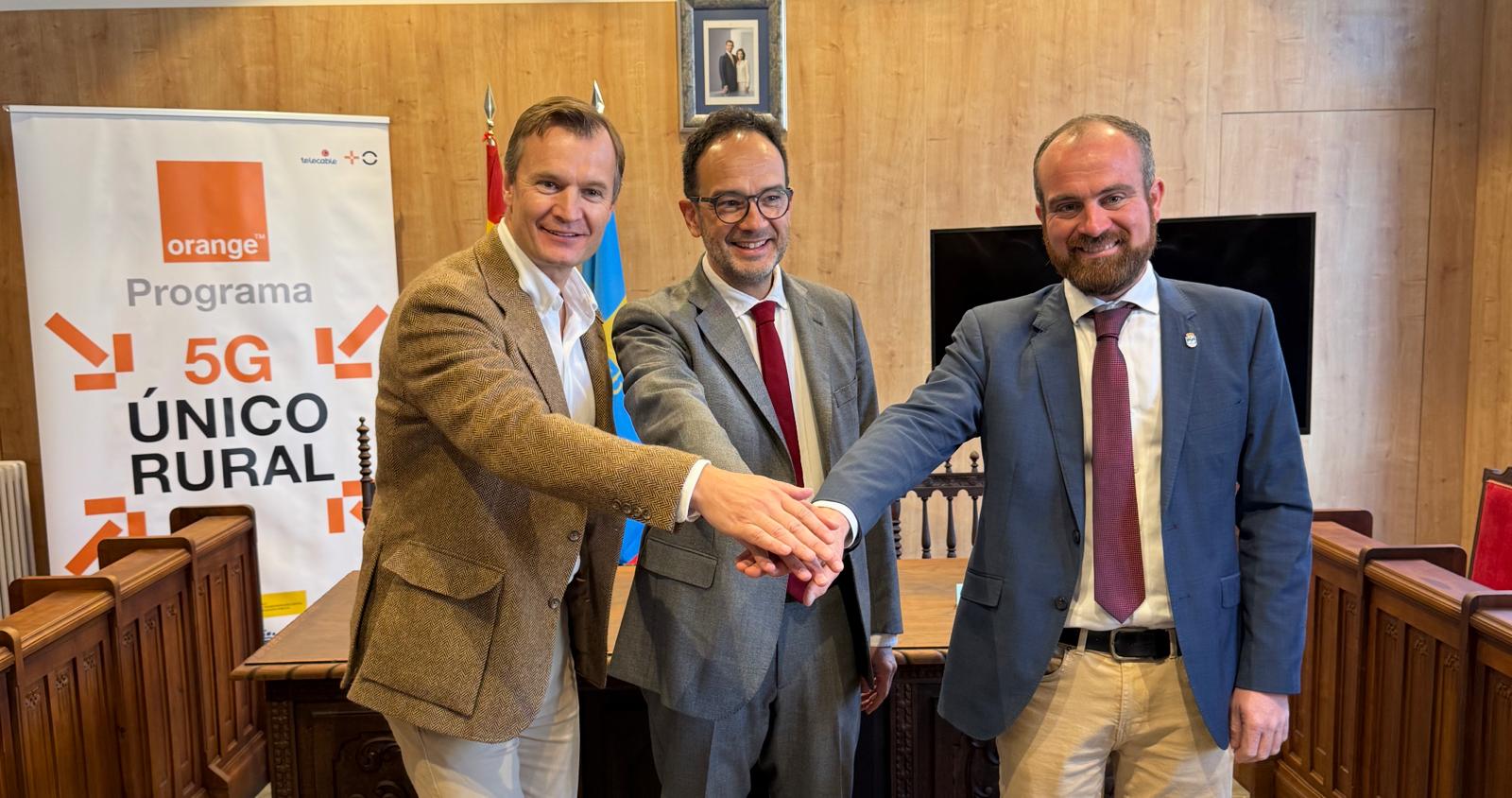 REPORTAJE: El secretario de Estado de Telecomunicaciones, Antonio Hernando, ha presentado esta mañana en Infiesto el programa de extensión de la alta velocidad digital Redes Activas Único 5G REPORTAJE: El secretario de Estado de Telecomunicaciones, Antonio Hernando, ha presentado esta mañana en Infiesto el programa de extensión de la alta velocidad digital Redes Activas Único 5G