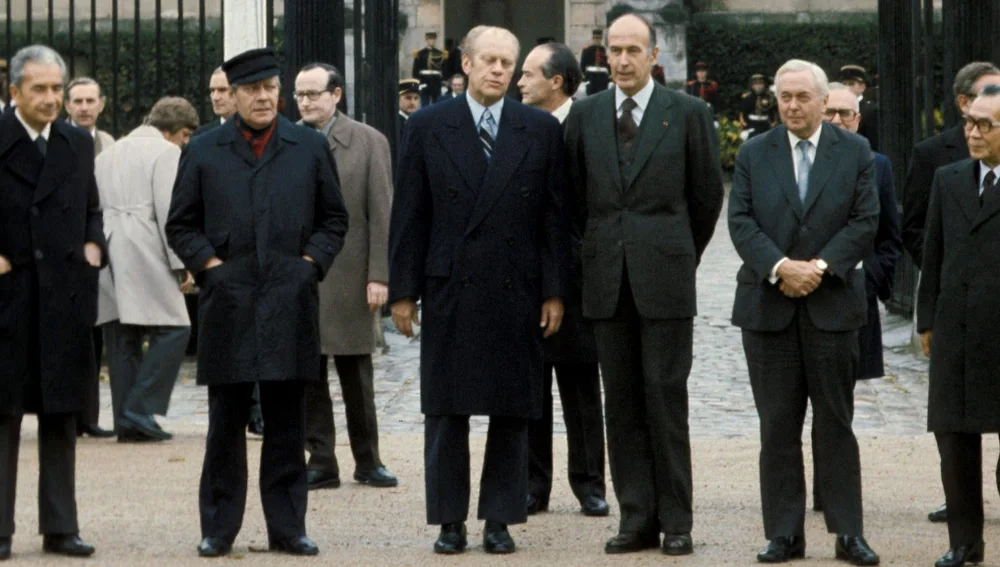 Primera reunión del, en aquel momento G6, entre Aldo Moro (Italia), Helmut Schmidt (Alemania), Gerald Ford (EE.UU), Valery Giscard d'Estaing (Francia), Harold Wilson (Reino Unido) y Takeo Miki (Japón). Primera reunión del, en aquel momento G6, entre Aldo Moro (Italia), Helmut Schmidt (Alemania), Gerald Ford (EE.UU), Valery Giscard d'Estaing (Francia), Harold Wilson (Reino Unido) y Takeo Miki (Japón).