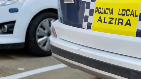 La Policía Local de Alzira frustra varios robos en vehículos y detiene a cuatro personas La Policía Local de Alzira frustra varios robos en vehículos y detiene a cuatro personas