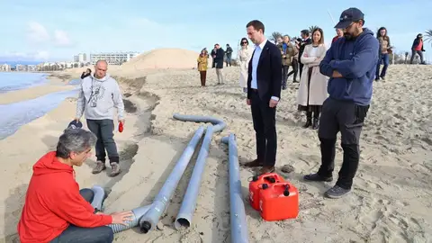 Imagen del operativo de la extracción del pecio de Ses Fontanelles. Imagen del operativo de la extracción del pecio de Ses Fontanelles.