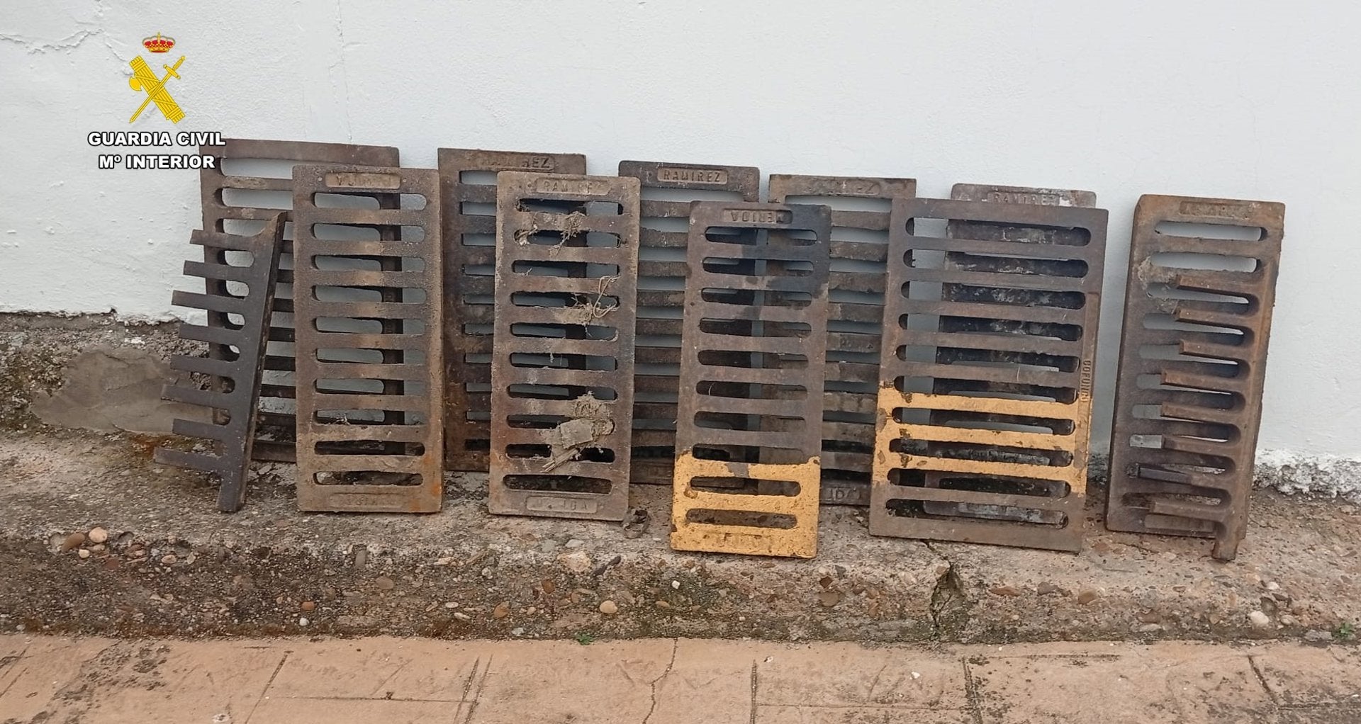 Investigado un vecino de Aceuchal por robar rejas de alcantarillado público de su localidad para venderlas Investigado un vecino de Aceuchal por robar rejas de alcantarillado público de su localidad para venderlas