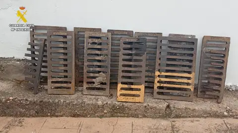 Investigado un vecino de Aceuchal por robar rejas de alcantarillado público de su localidad para venderlas Investigado un vecino de Aceuchal por robar rejas de alcantarillado público de su localidad para venderlas