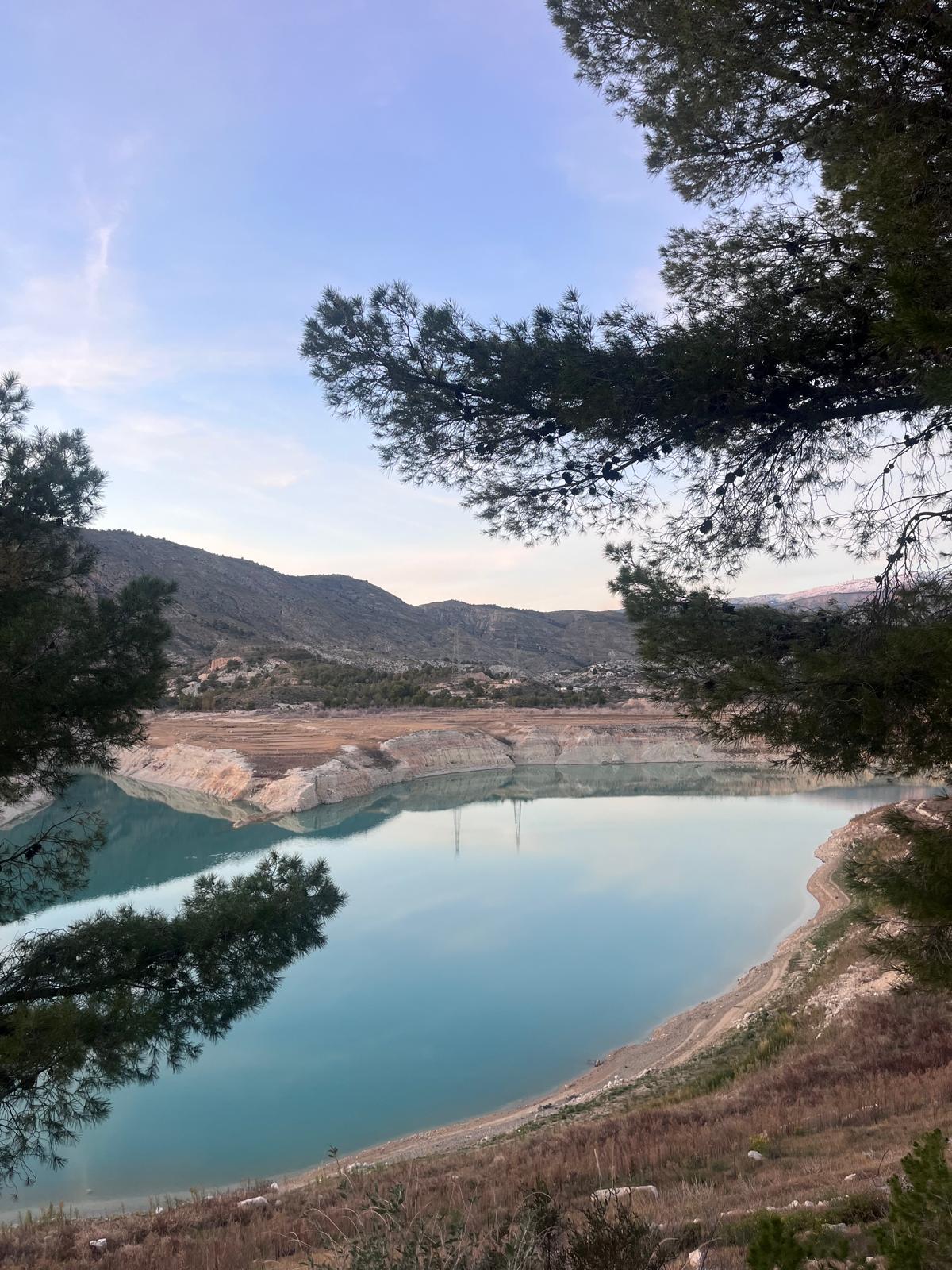 La Confederación Hidrográfica del Jucar señala que en la Marina Baixa persisten situaciones de escasez de reservas de agua La Confederación Hidrográfica del Jucar señala que en la Marina Baixa persisten situaciones de escasez de reservas de agua