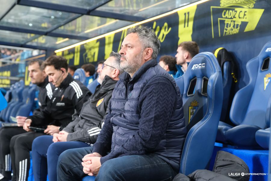 Navarro continuará como entrenador del primer equipo Navarro continuará como entrenador del primer equipo