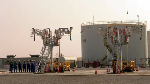 Imagen de archivo de una terminal petrolífera. Imagen de archivo de una terminal petrolífera.