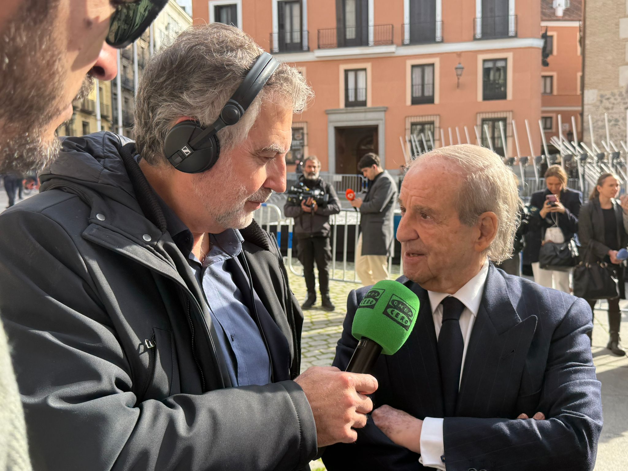El periodista José María García habla con Carlos Alsina El periodista José María García habla con Carlos Alsina